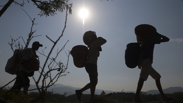 Testigo Directo: Niños migrantes venezolanos se juegan la vida en las trochas (Video)