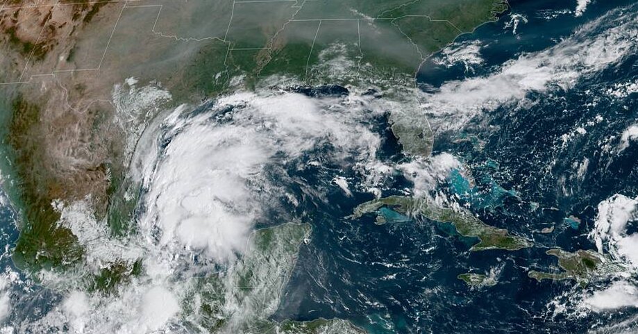 La tormenta tropical Nicholas, podría convertirse en huracán y se dirige hacia el sur de Texas (Video)