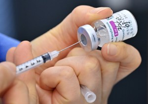 Vacuna antiCovid de Astrazeneca aprobada por la Unión Europea en tercera dosis