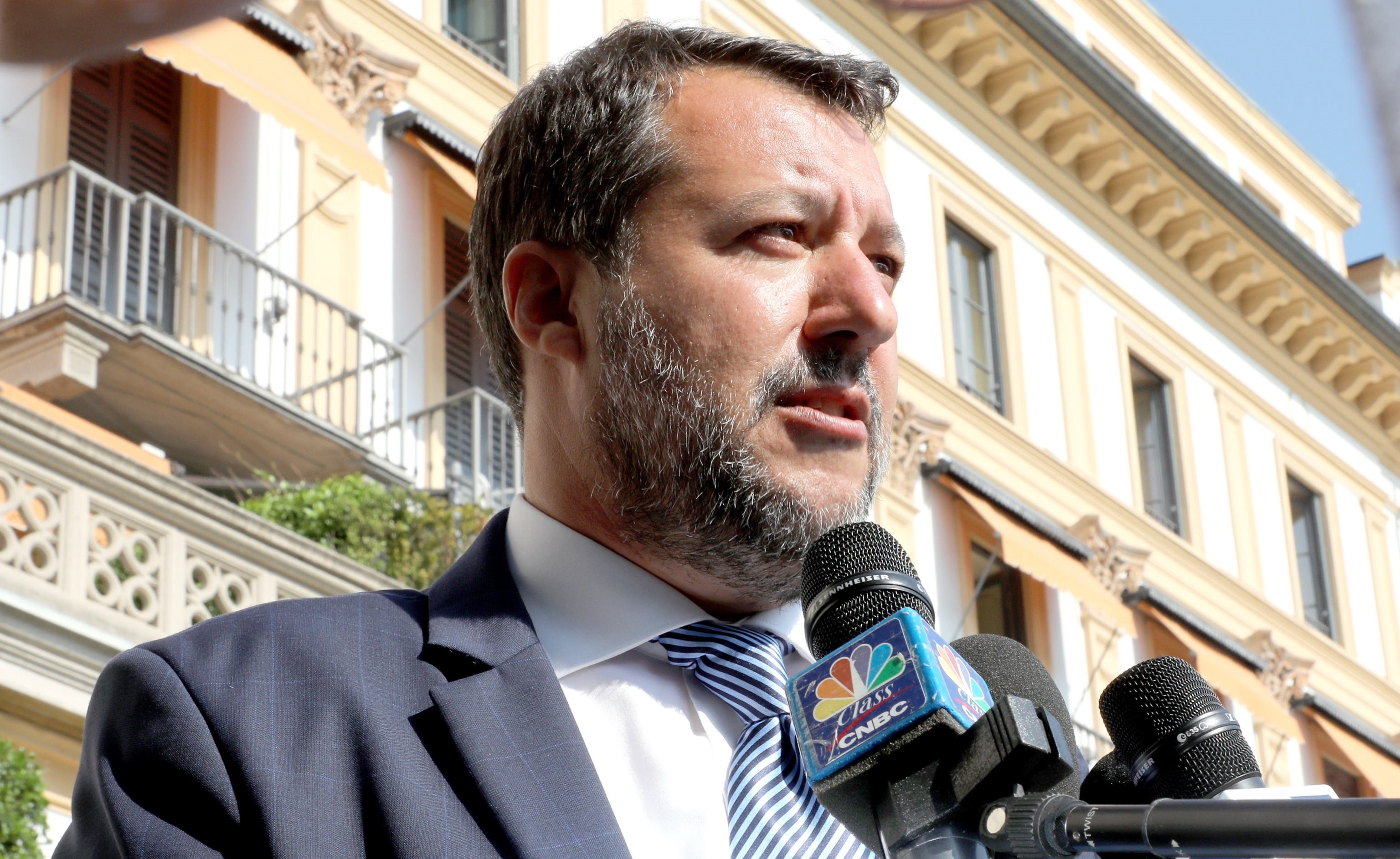 Científicos critican a Salvini por decir que variantes son reacción a vacuna