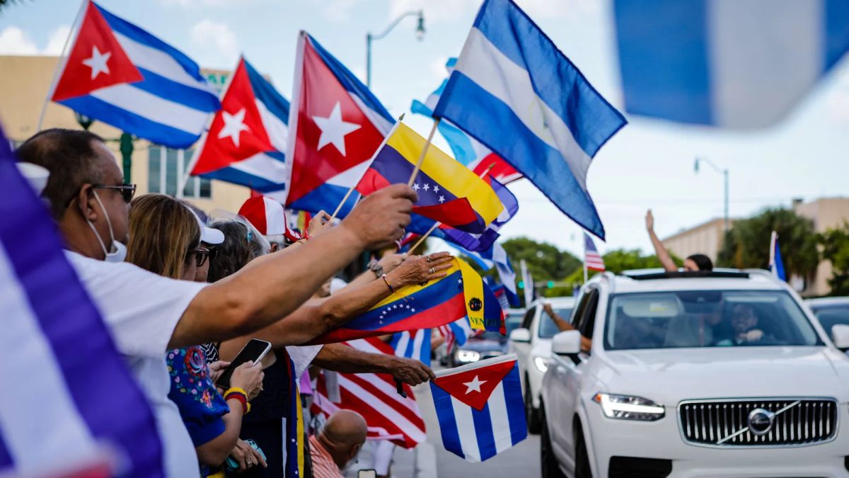 ¡Con música, baile y mucho sabor! Así celebraron el Mes de la Herencia Hispana en la Pequeña Habana