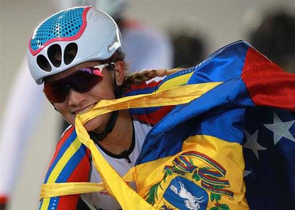 Venezolana Llibeth Chacón ganó la etapa de la Vuelta a Colombia y es la primera líder
