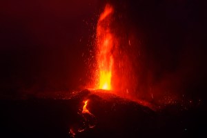 El volcán de la isla de La Palma, entre los 50 volcanes activos en el mundo