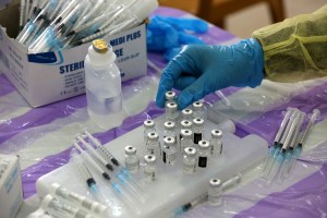 Amnistía Internacional pide al G20 un reparto equitativo de las vacunas contra el coronavirus