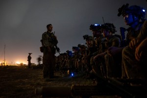EN CLAVES: ¿Qué sigue para los estadounidenses que quedaron atrapados en Afganistán?