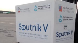 Rusos comenzaron a viajar al exterior para vacunarse con Pfizer ante la falta de aprobación de la Sputnik V