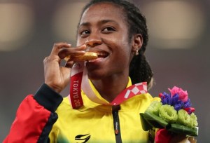 ¡Se vale llorar! El MOMENTAZO cuando Lisbeli Vera recibió su segunda medalla de oro en los Paralímpicos (VIDEOS)