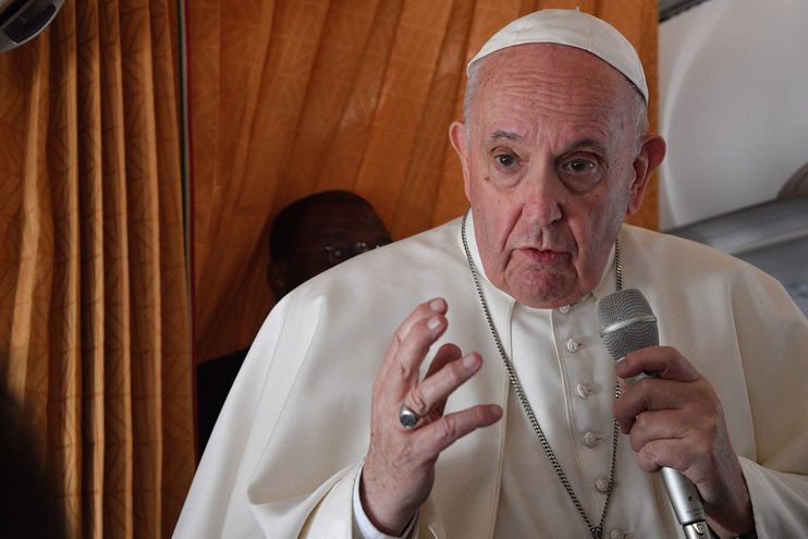 El papa Francisco critica decisión “política” de obispos para negar comunión a Biden