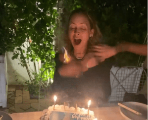 Sopló una vela y prendió su cabello en candela: El aparatoso accidente de Nicole Richie (VIDEO)