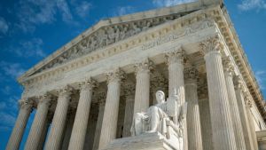 Derecho al aborto en EEUU sufrió duro revés tras decisión de la Corte Suprema