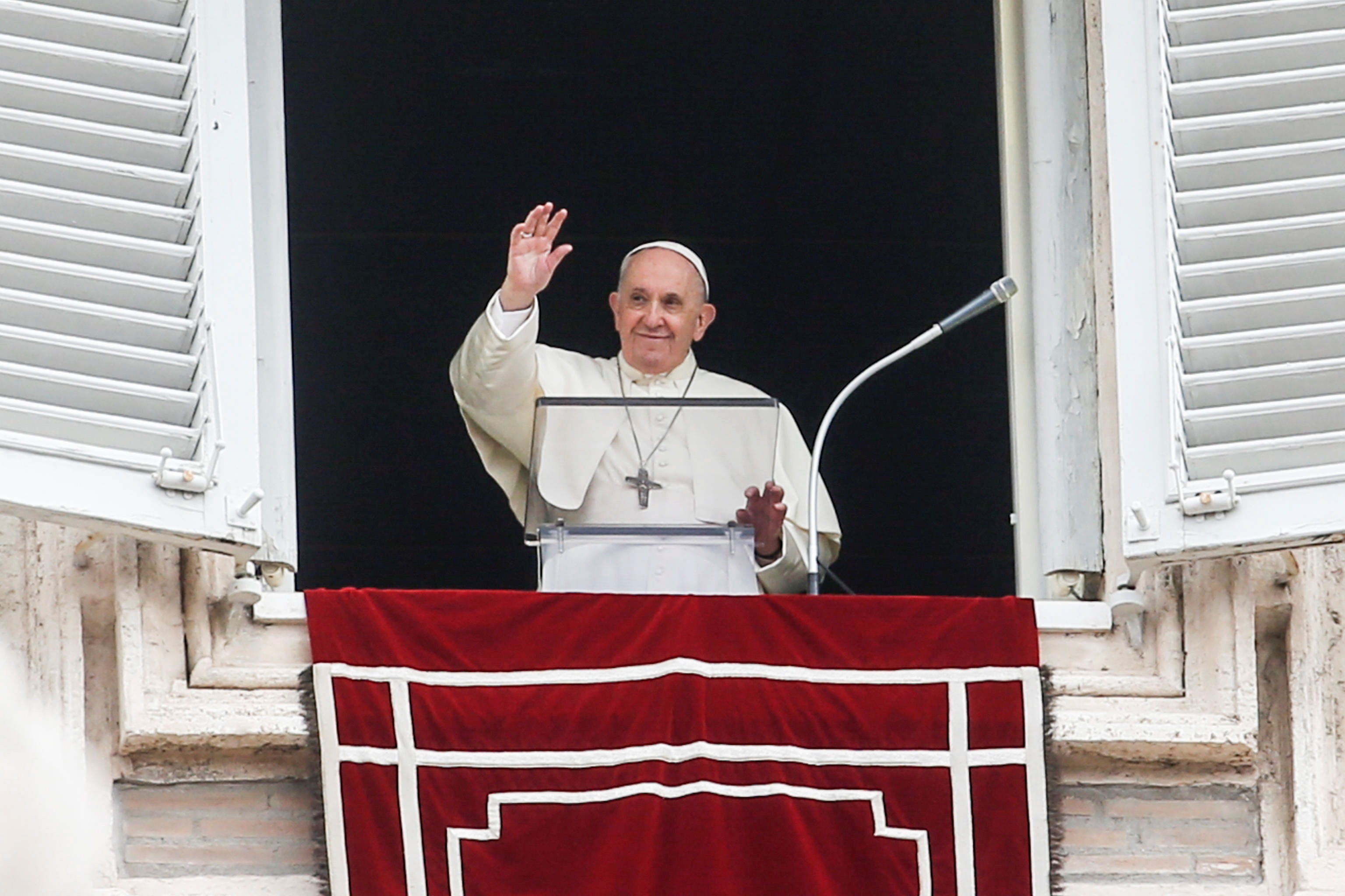 El papa Francisco pide una solución duradera para flujos migratorios en el Mediterráneo
