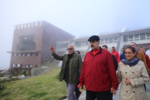 Maduro paseó hasta el Humboldt, donde montó una reunión VIP del Psuv (Video)