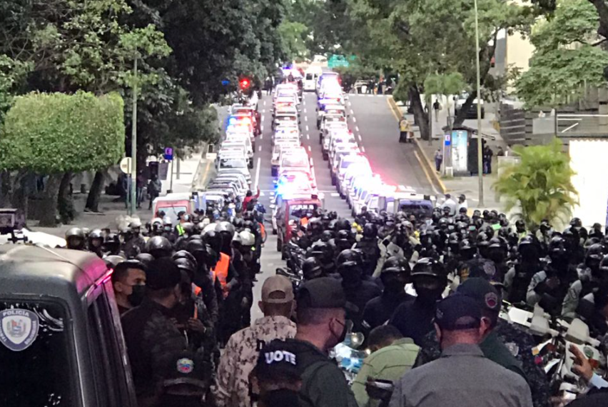 En VIDEO: La razón tras el despliegue policial masivo en avenida de El Rosal
