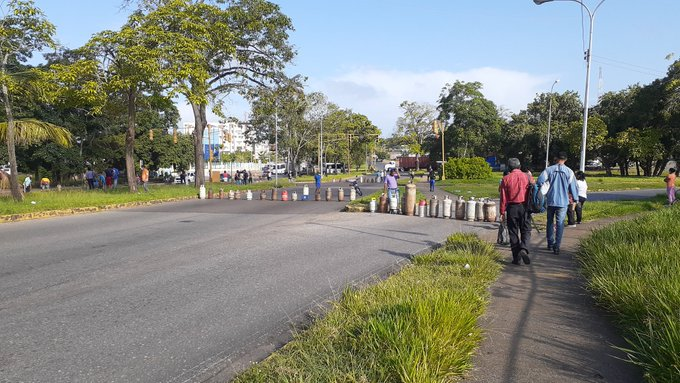 Sin creer en nadie: Ciudadanos en Maturín trancaron vías por falta de gas doméstico (Foto)