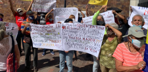 Vecinos de La Punta y Mata Redonda en Maracay protestaron frente a la gobernación exigiendo indemnizaciones 