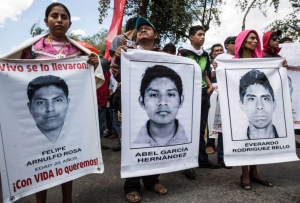 Dos policías mexicanos son vinculados al caso de la muerte de un estudiante de Ayotzinapa