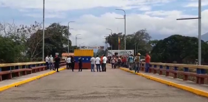 Retiran los contenedores en el puente internacional Francisco de Paula Santander #8Oct (VIDEO)
