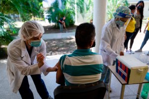 Academia de Medicina instó a los venezolanos a vacunarse contra el Covid-19