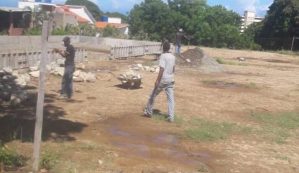 Vecinos de Los Corales denuncian que grupos chavistas invaden terrenos y áreas verdes con el apoyo de las autoridades de Vargas