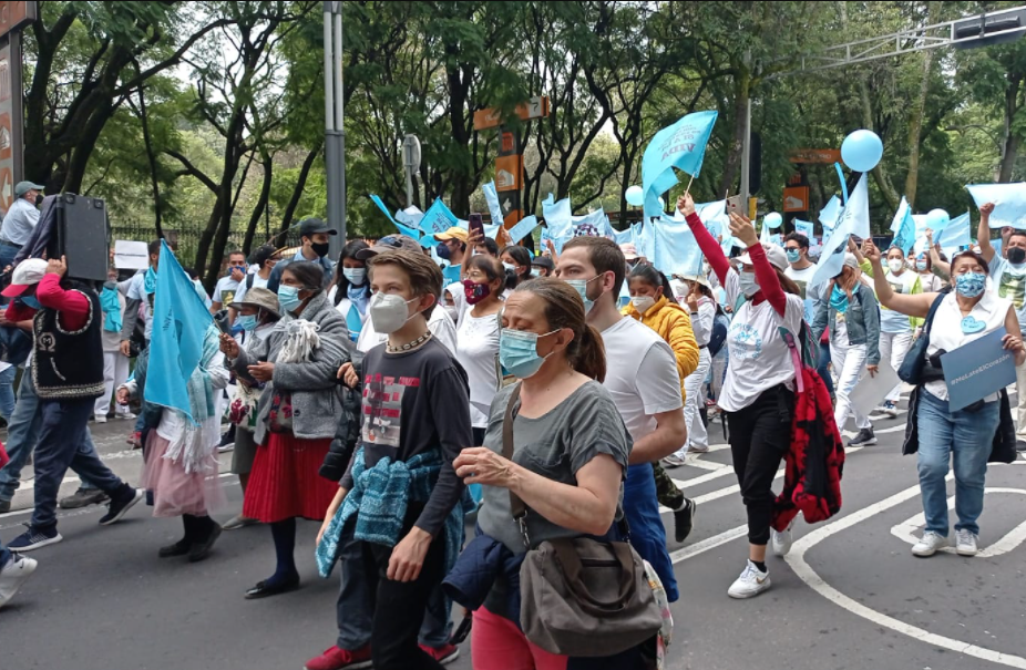 Ecografía a menor embarazada en multitudinaria protesta antiaborto en México
