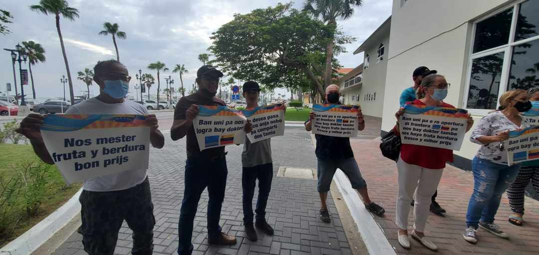 Venezolanos protestaron ante el Parlamento de Aruba para exigir apertura de la frontera