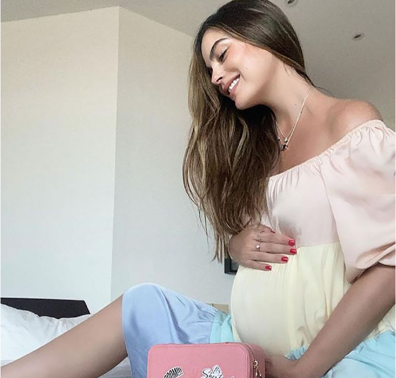 Ex Miss Universo Ximena Navarrete causó sensación en redes sociales al mostrar el rostro de su bebé