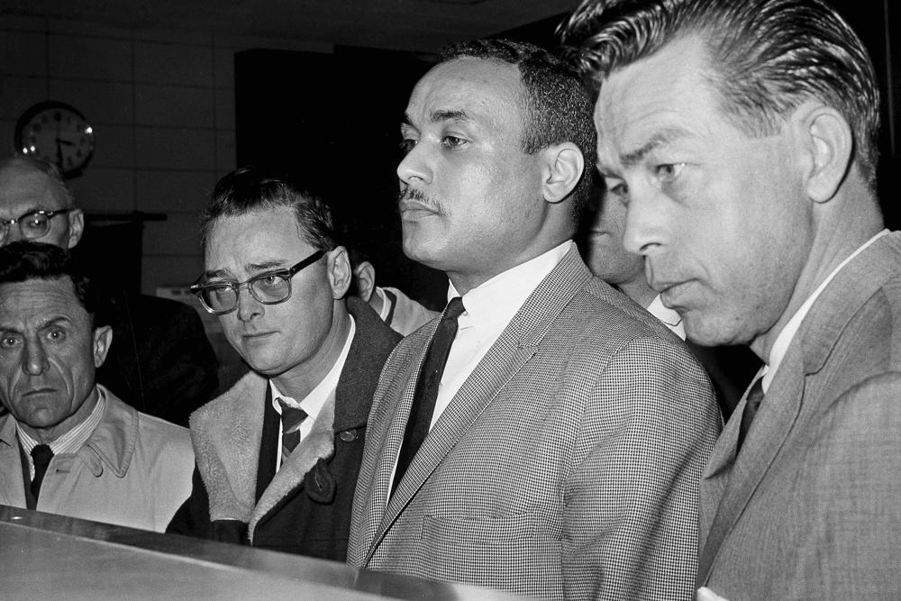 Medio siglo después del asesinato de Malcolm X, un juez de Nueva York exoneró a los dos hombres acusados de su muerte