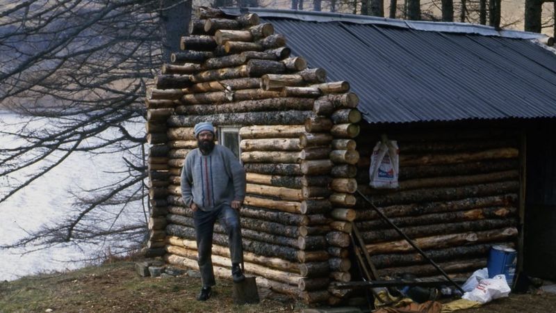 Ken Smith, el ermitaño que lleva 40 años viviendo en un bosque apartado del mundo