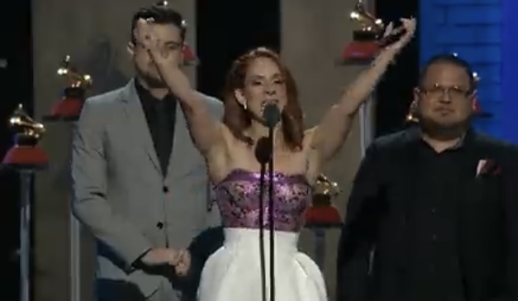“¡Que viva Venezuela!”: El emotivo discurso de Ana González al recibir su Latin Grammy