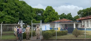 Milicianos obligan a firmar su asistencia a votantes con el carnet de la patria en Ciudad Guayana (VIDEO)