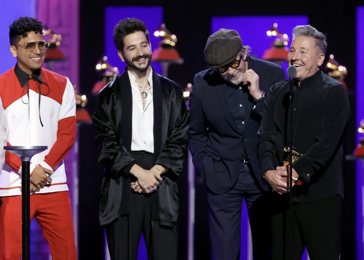 Después de más de 40 años de carrera, los Grammys por fin premiaron a Ricardo Montaner y este fue su mensaje (VIDEO)