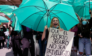 Feministas colombianas repudian que la Justicia aplace la despenalización del aborto