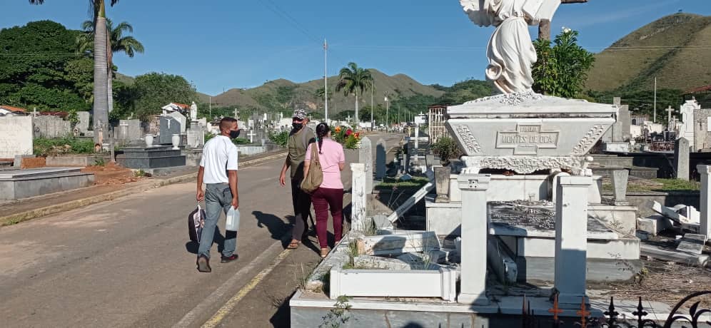 Ni los muertos descansan en paz: El espanto chavista se apoderó del Cementerio Municipal de Valencia (FOTOS)
