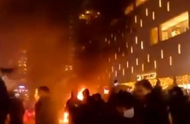 Tercera noche de disturbios en Holanda contra restricciones por Covid-19