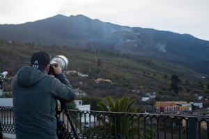 Un volcán casi agotado sigue creando problemas en el aire de La Palma