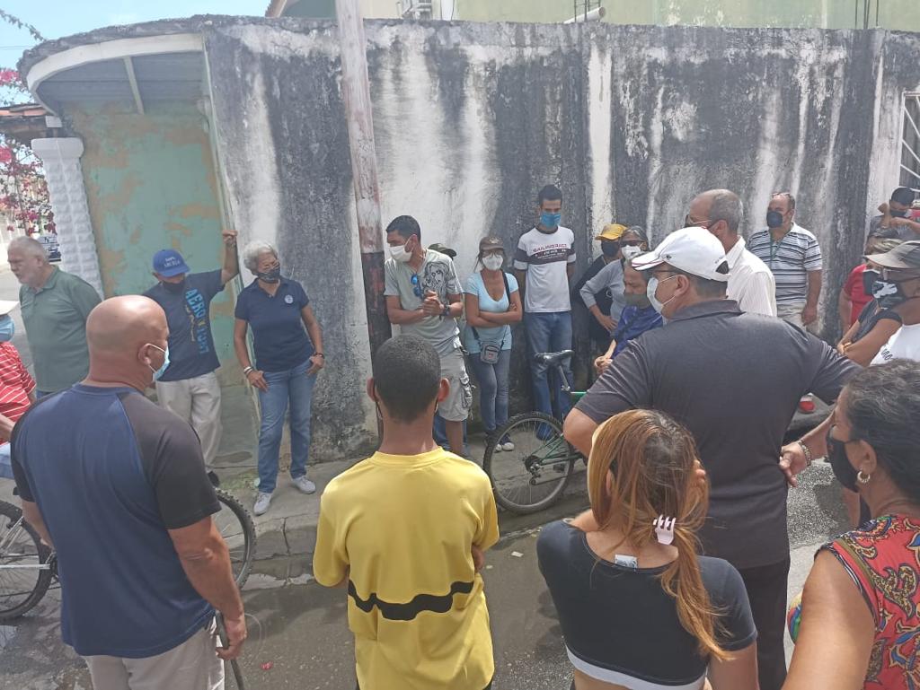 Drama en Maracay: pagan 20 dólares por una cisterna cada dos días porque el chavismo los tiene secos
