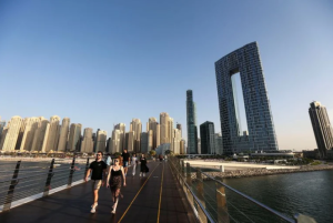 Emiratos Árabes Unidos será el primer país del mundo que tendrá una semana laboral de cuatro días y medio