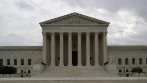 Corte Suprema de EEUU permite a tribunales federales impugnar ley sobre el aborto de Texas