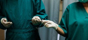 Cirujana condenada en Austria por haberle amputado a un paciente la pierna equivocada