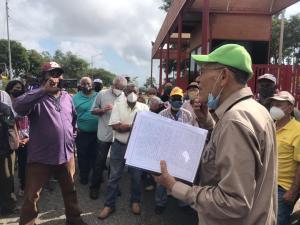 Jubilados de Guayana instan a Maduro “a vivir” con el salario de un pensionado