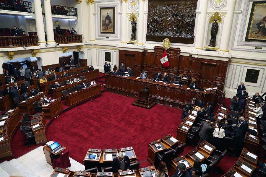 Congreso de Perú suspendió debate de destitución de Castillo por disputa entre diputados