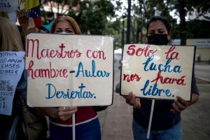 Profesores venezolanos abandonan las aulas por los bajos salarios