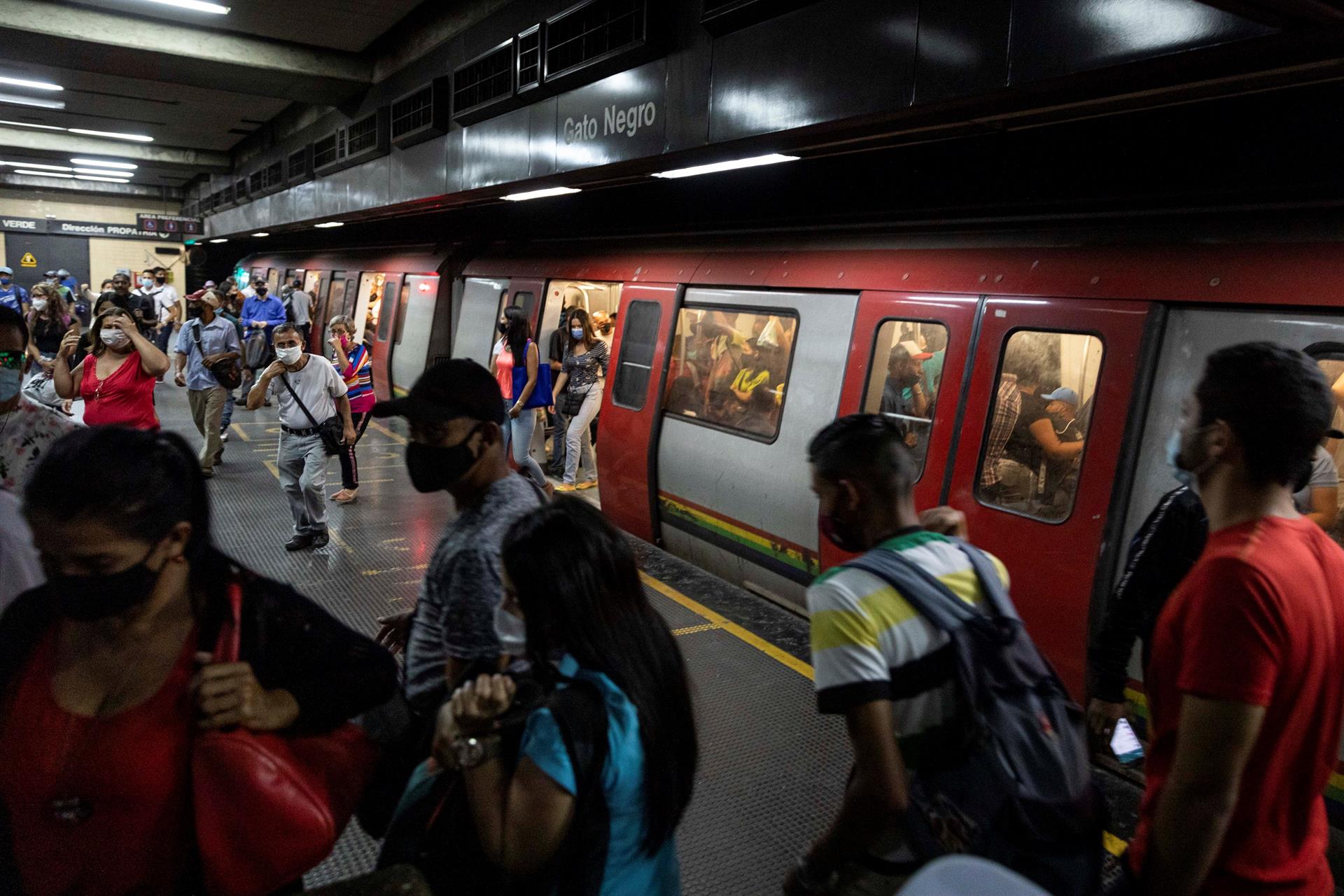 Desalojaron la estación Altamira del Metro de Caracas por avería en uno de sus vagones #4Ene (Video)