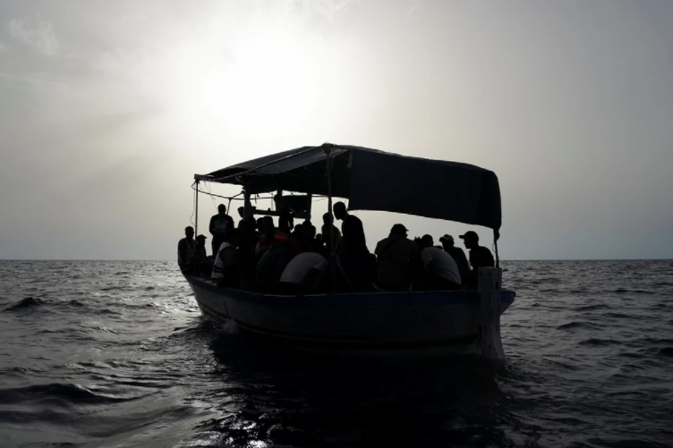 Huyendo de la pobreza: más de mil migrantes desembarcaron en Italia
