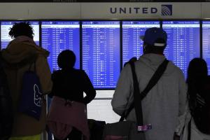 Clima despejado alivia cancelaciones de vuelos en EEUU