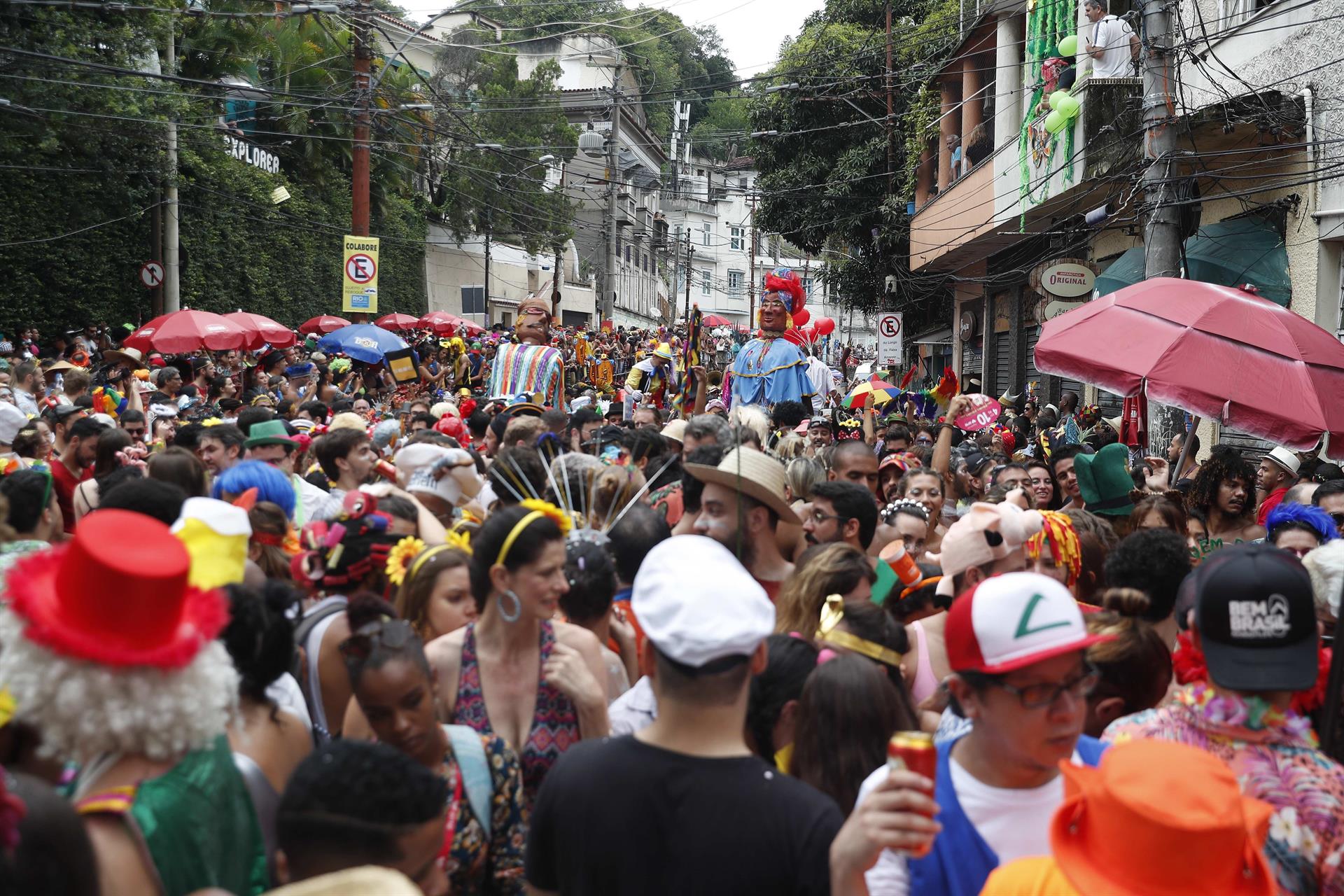 La pandemia convierte el carnaval de Río en una fiesta para la élite