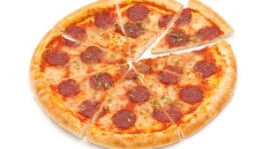 Exjugador de fútbol americano demandó a sus entrenadores por “obligarlo” a comer pizza con pepperoni
