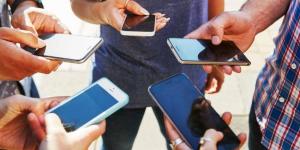 “Nos estamos perdiendo la vida real”: personas que deciden deshacerse del celular