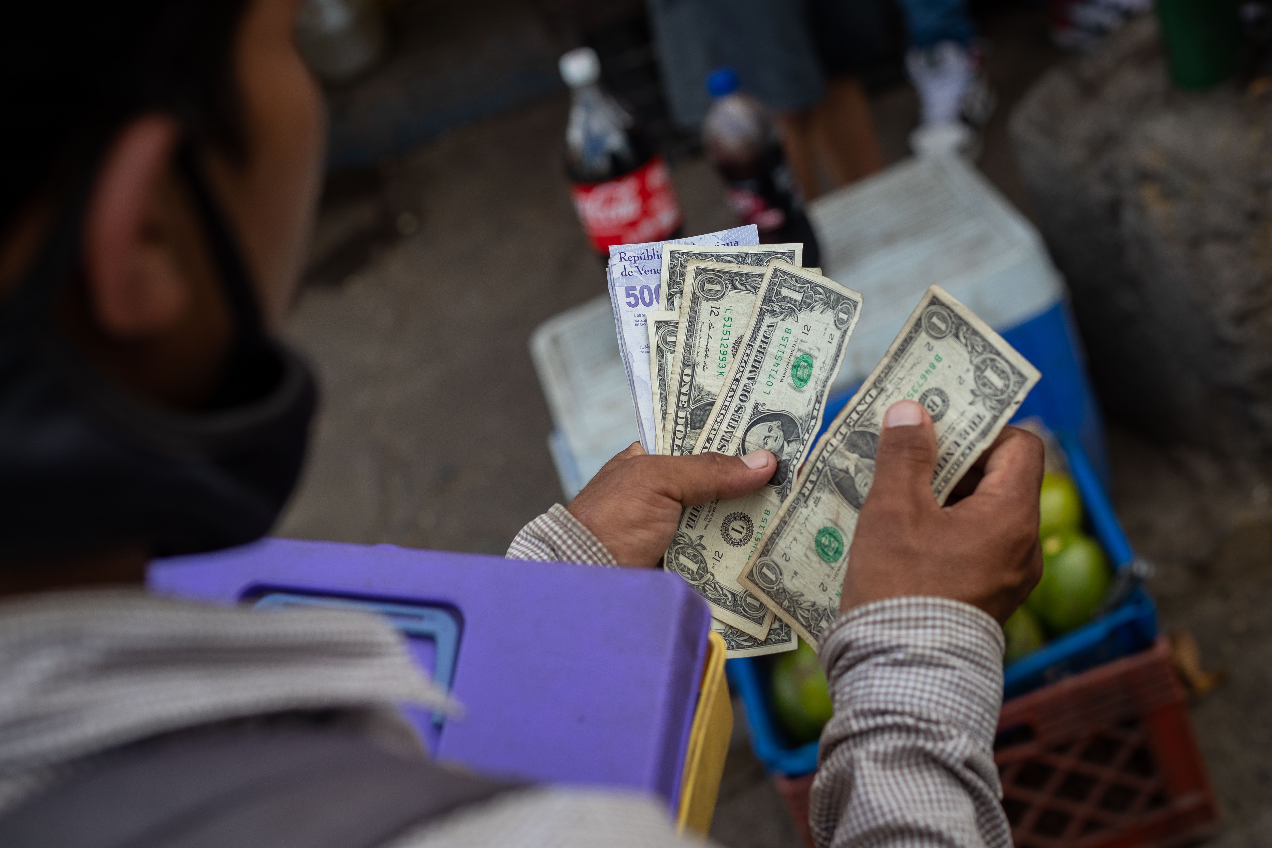 El augurio más arriesgado de Maduro: aumentar el salario mínimo a 300 dólares (Video)