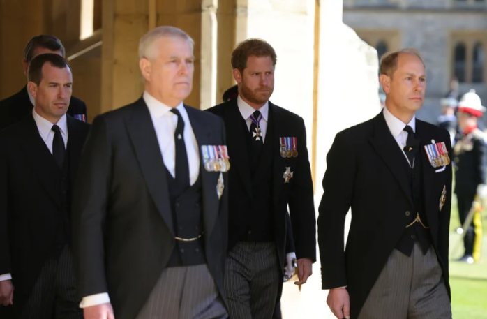 La doble humillación que prepara la reina Isabel II para los príncipes Andrés y Harry en su Jubileo